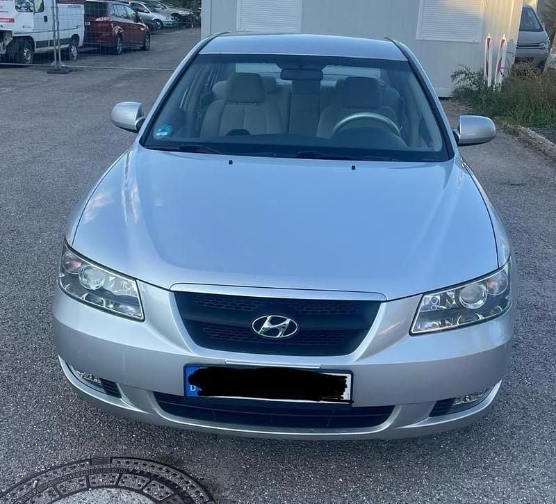 Grau Gebraucht 2008 Hyundai Sonata GLS Limousine | 3.399 € (Etwas zu teuer) - Bild 1/4