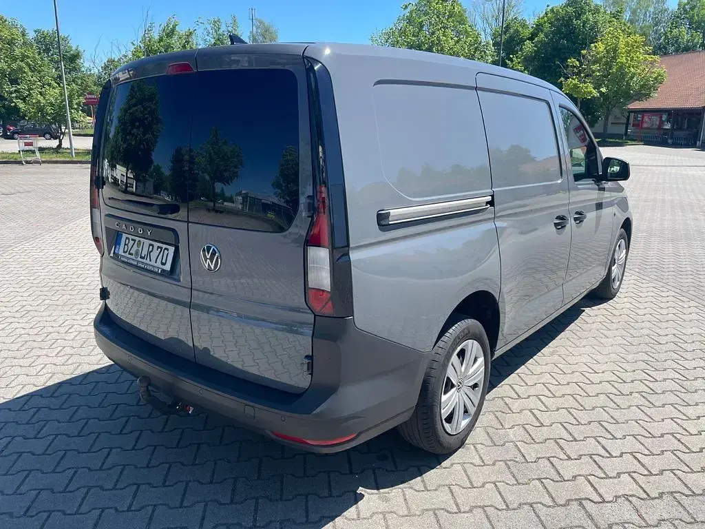 Gebraucht VW Caddy Maxi 122 PS (89 kW) 2022 Grau Van / Kleinbus