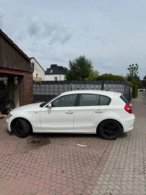 Gebraucht BMW 116 116 PS (85 kW) 2007 Weiß Kleinwagen