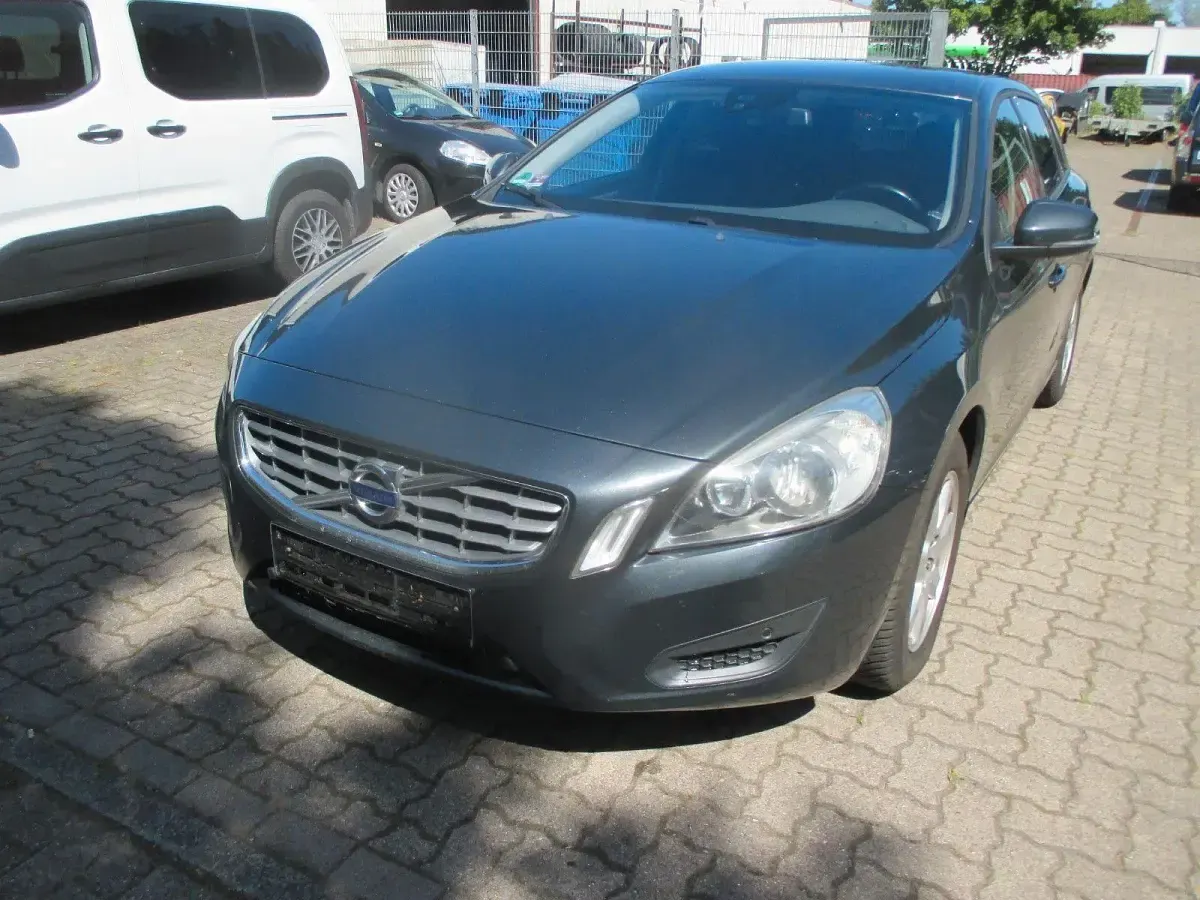 Gebraucht Volvo V60 Kinetic 215 PS (158 kW) 2012 Grau Kombi
