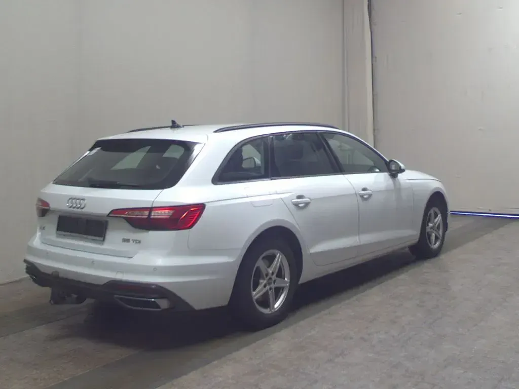 Gebraucht Audi A4 Ambiente 163 PS (119 kW) 2023 Weiss Kombi