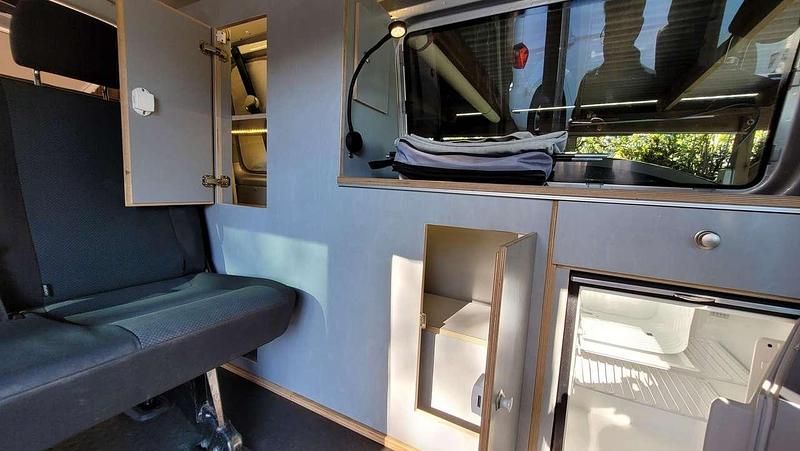 Silber Gebraucht 2016 VW T6 Van | 27.900 € (Fairer Preis) - Bild 1/4