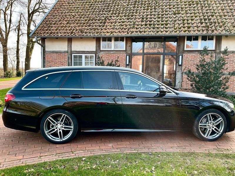 Gebraucht Mercedes E200 AMG line 185 PS (136 kW) 2017 Schwarz Kombi