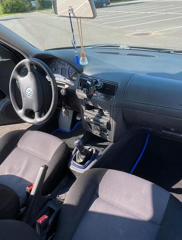 Gebraucht VW Golf IV 70 PS (51 kW) 2002 Schwarz Kleinwagen