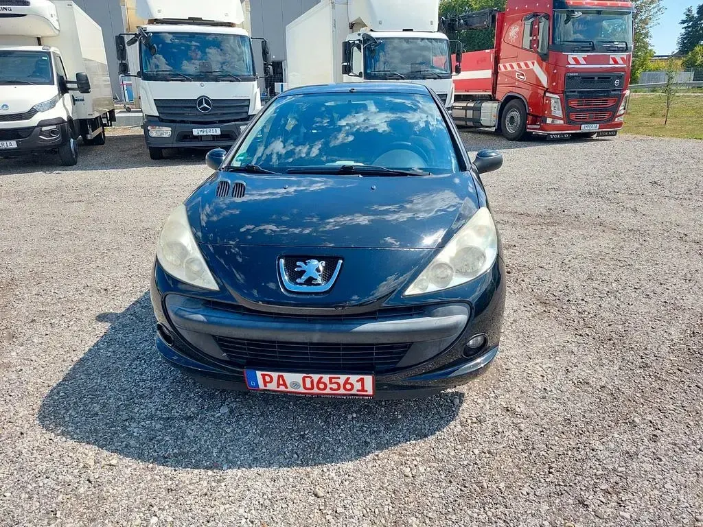 Gebraucht Peugeot 206+ 73 PS (53 kW) 2011 Schwarz Kleinwagen