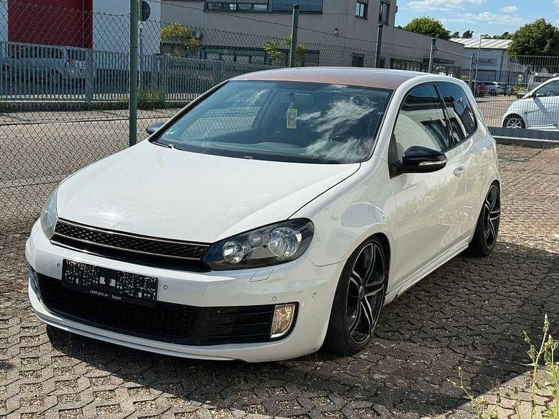 Weiß Gebraucht 2010 VW Golf VI Highline Coupé | 2.800 € (Guter Preis) - Bild 1/4