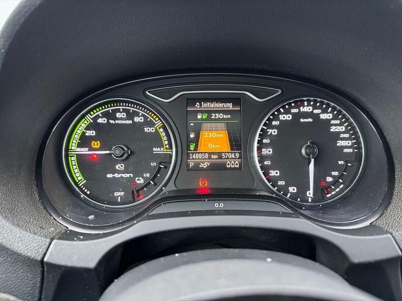 Gebraucht Audi A3 e-tron Sport 205 PS (150 kW) 2016 Grün Kleinwagen