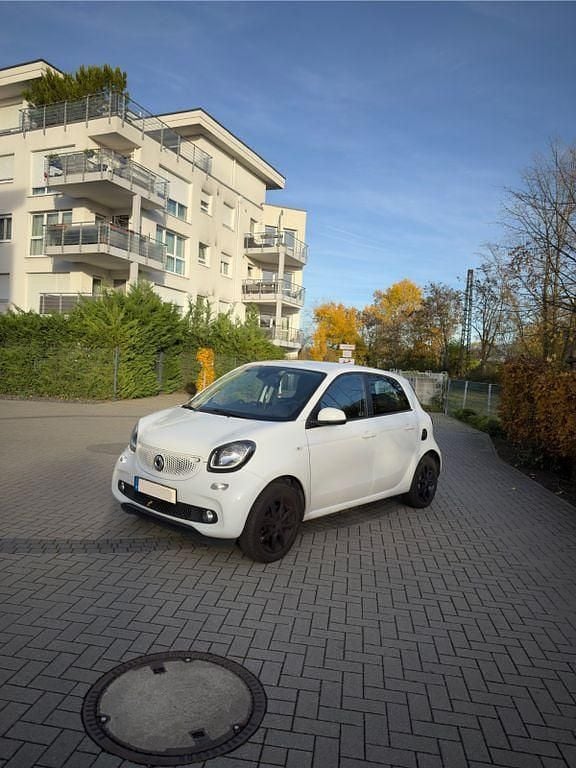 Weiß Gebraucht 2019 Smart ForFour Passion Kleinwagen | 11.000 € (Guter Preis) - Bild 1/4