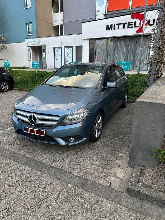 Gebraucht Mercedes B200 156 PS (114 kW) 2012 Blau Van / Kleinbus
