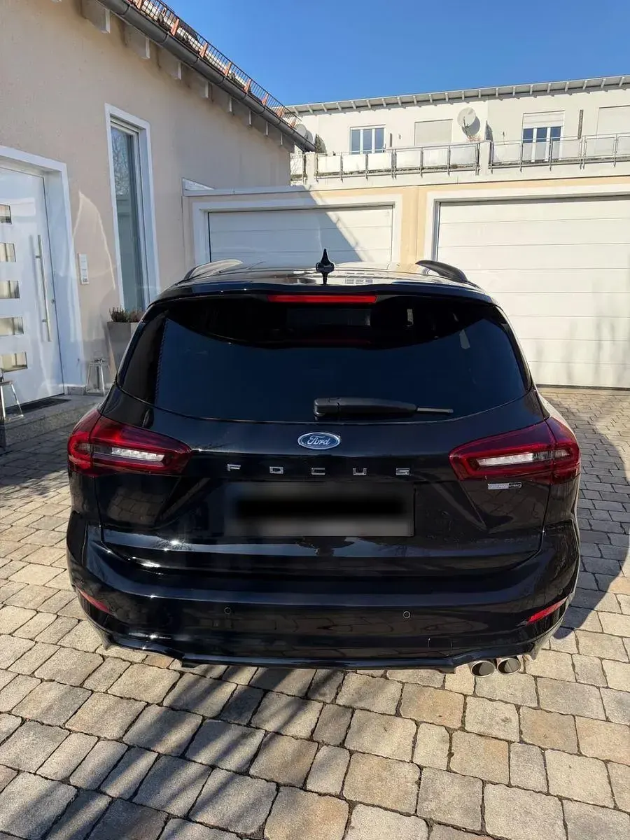 Usata Ford Focus ST-Line 125 CV (91 kW) 2022 Nero Station wagon