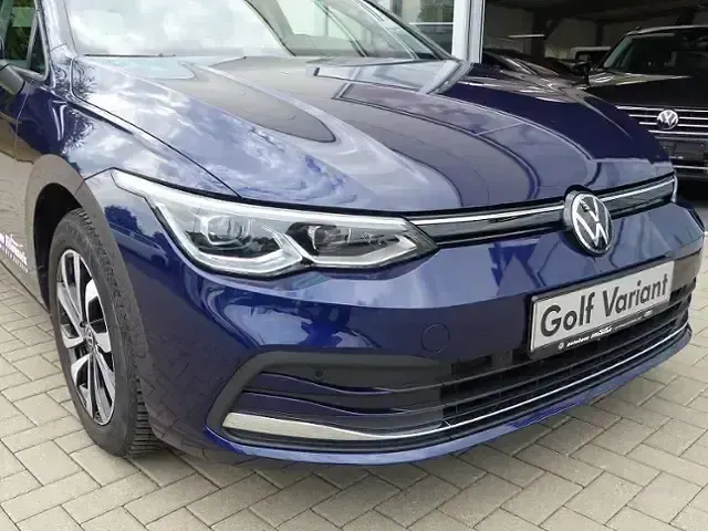 Używany VW Golf VIII Active 131 KM (96 kW) 2023 Niebieski Kombi