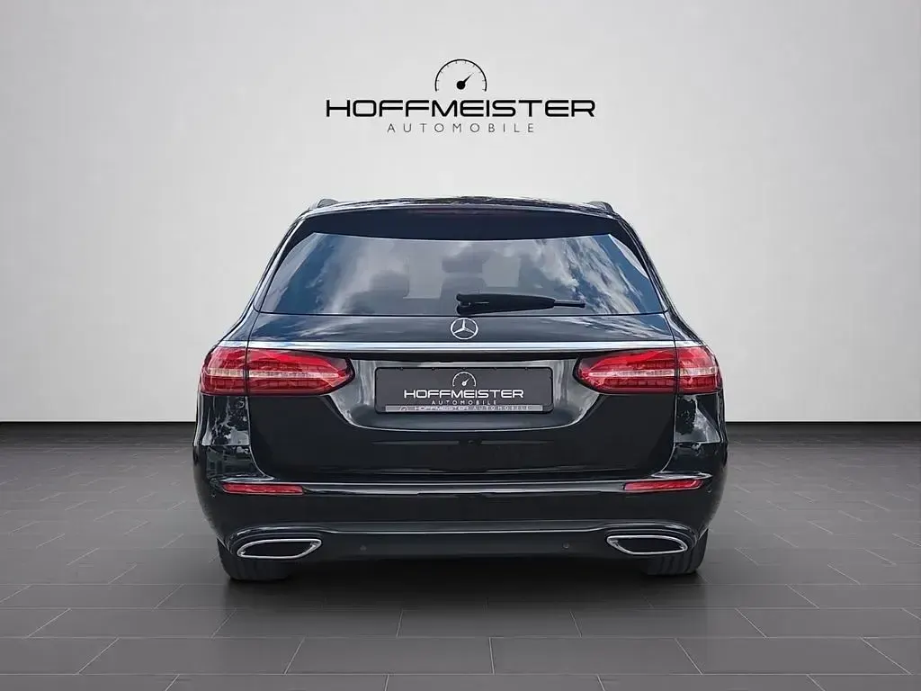 Gebraucht Mercedes E220 Night 200 PS (147 kW) 2022 Schwarz Limousine