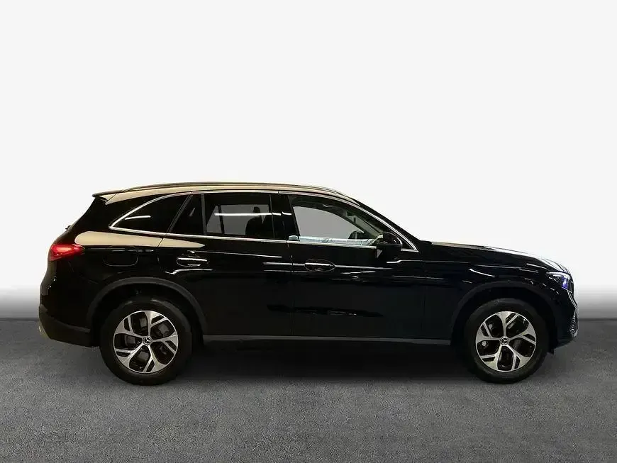 Gebraucht Mercedes GLC300e Avantgarde 204 PS (150 kW) 2025 Schwarz SUV
