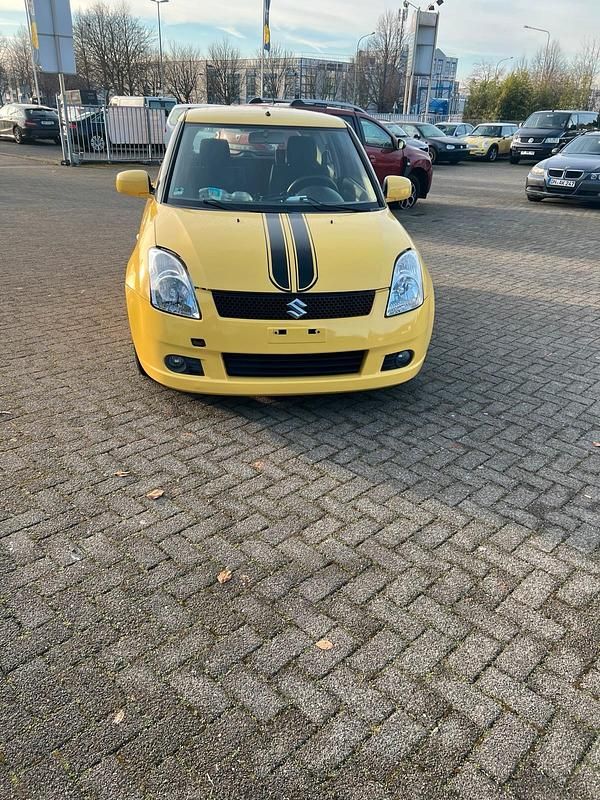Gelb Gebraucht 2006 Suzuki Swift Kleinwagen | 2.490 € (Fairer Preis) - Bild 1/4