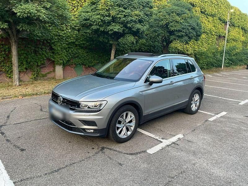 Silber Gebraucht 2018 VW Tiguan Highline SUV | 22.500 € (Fairer Preis) - Bild 1/4