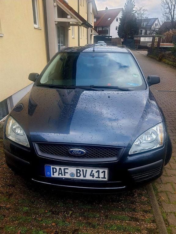 Grau Gebraucht 2006 Ford Focus Limousine | 1.899 € (Fairer Preis) - Bild 1/4