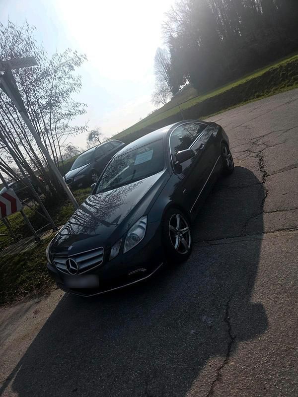 Gebraucht Mercedes E250 204 PS (150 kW) 2010 Grau Coupé