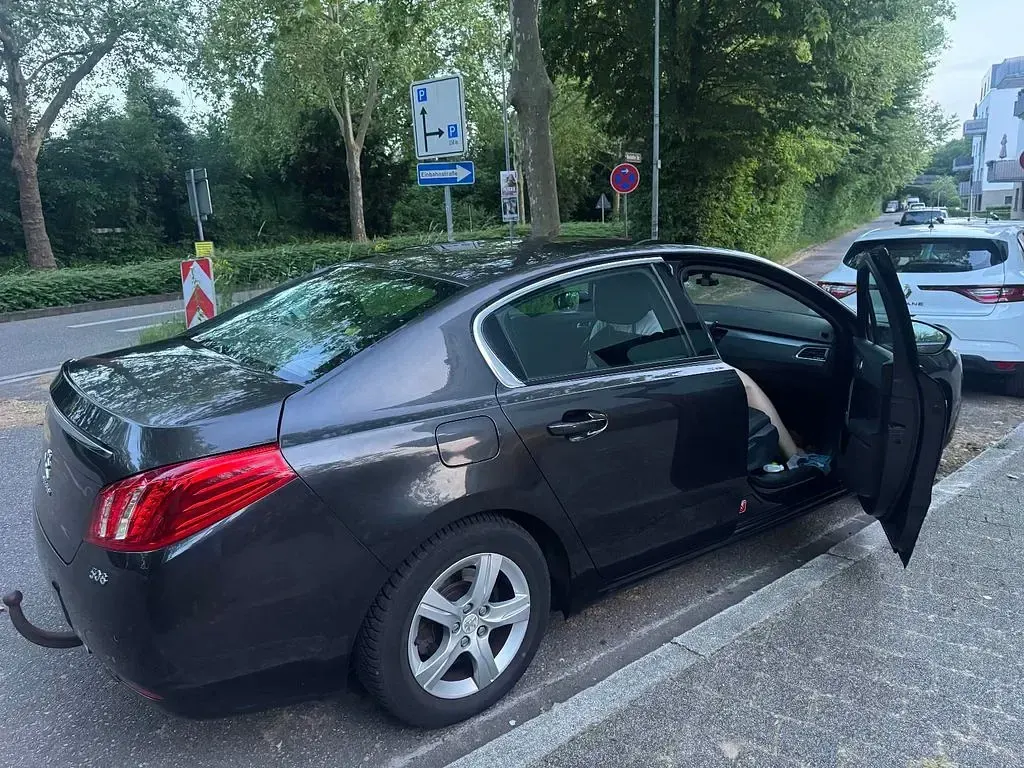 Gebraucht Peugeot 508 Allure 140 PS (102 kW) 2011 Grau Limousine