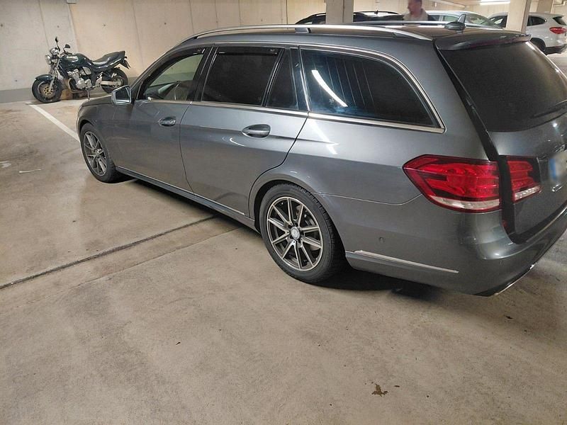 Gebraucht Mercedes E220 Edition 136 PS (100 kW) 2016 Grau Kombi