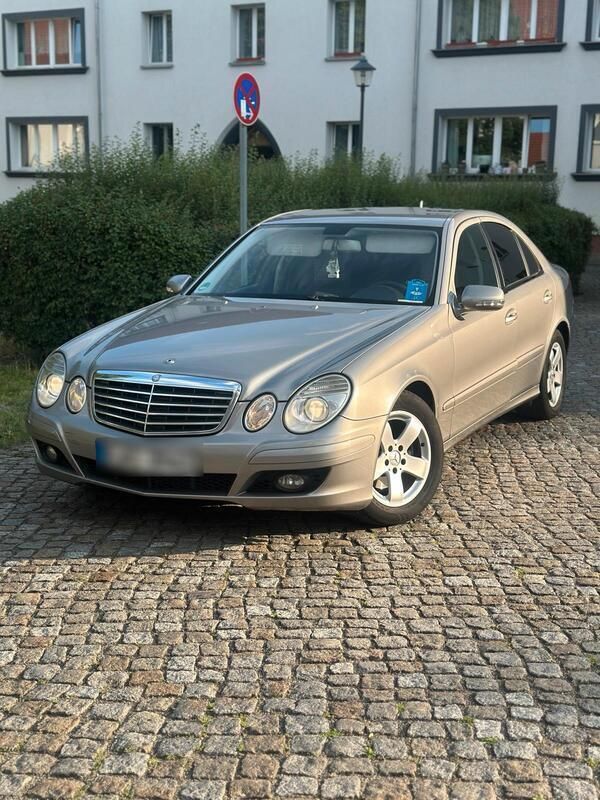 Braun Gebraucht 2007 Mercedes E200 Limousine | 3.850 € (Superpreis) - Bild 1/4