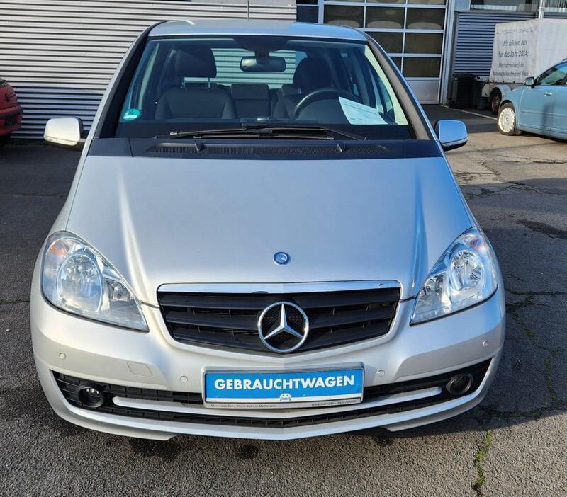 Silber Gebraucht 2010 Mercedes A180 Kleinwagen | 4.000 € (Guter Preis) - Bild 1/4
