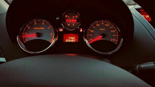 Schwarz metallic Gebraucht 2010 Peugeot 207 CC Roland Garros Cabrio | 8.990 € - Bild 1/4