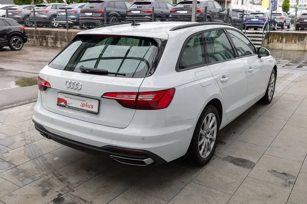 Gebraucht Audi A4 Ambiente 204 PS (150 kW) 2023 Gletscherweiß metallic Kombi