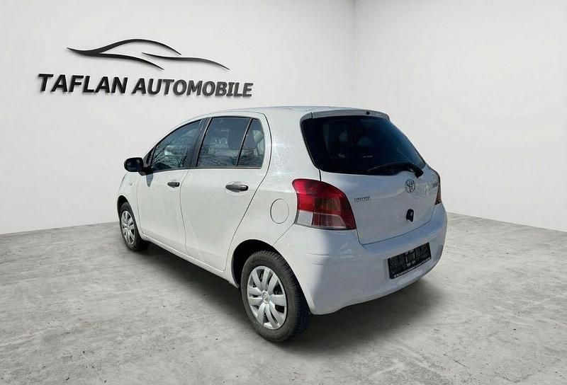 Gebraucht Toyota Yaris Basis 69 PS (50 kW) 2009 Weiß Kleinwagen
