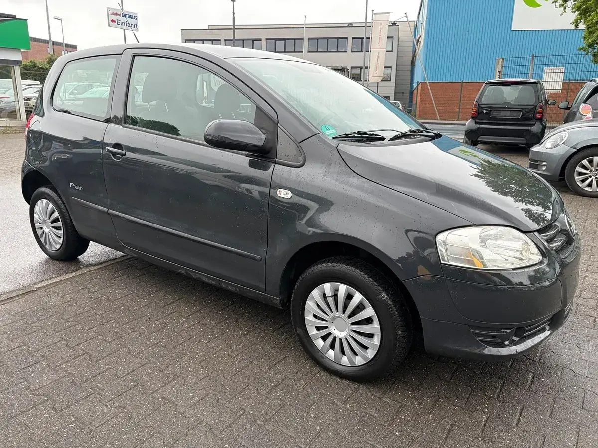 Używany VW Fox 60 KM (44 kW) 2008 Szary Hatchback