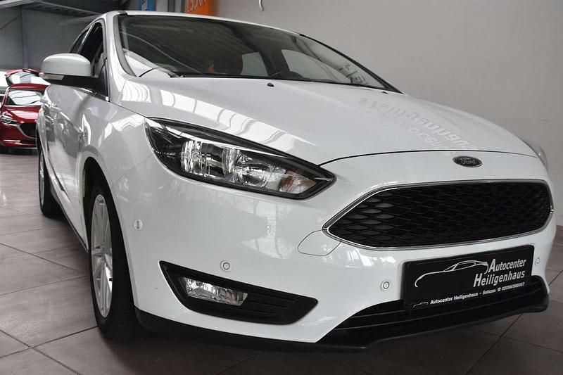 Frostweiß Gebraucht 2018 Ford Focus Cool & Connect Kombi | 10.480 € (Fairer Preis) - Bild 1/4