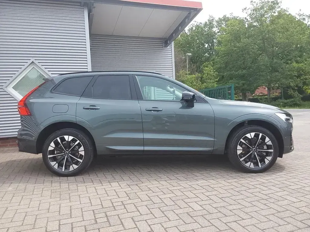 Neu Volvo XC60 Plus 455 PS (334 kW) 2026 Forest lake SUV