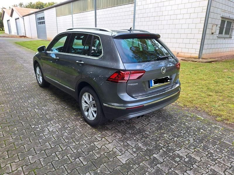 Gebraucht VW Tiguan Highline 150 PS (110 kW) 2017 Grau SUV