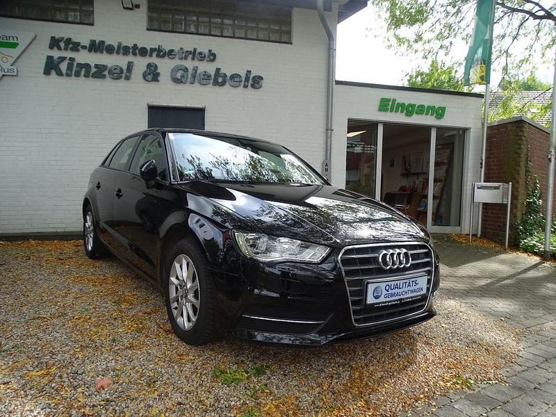 Gebraucht Audi A3 Attraction 105 PS (77 kW) 2013 Schwarz Limousine