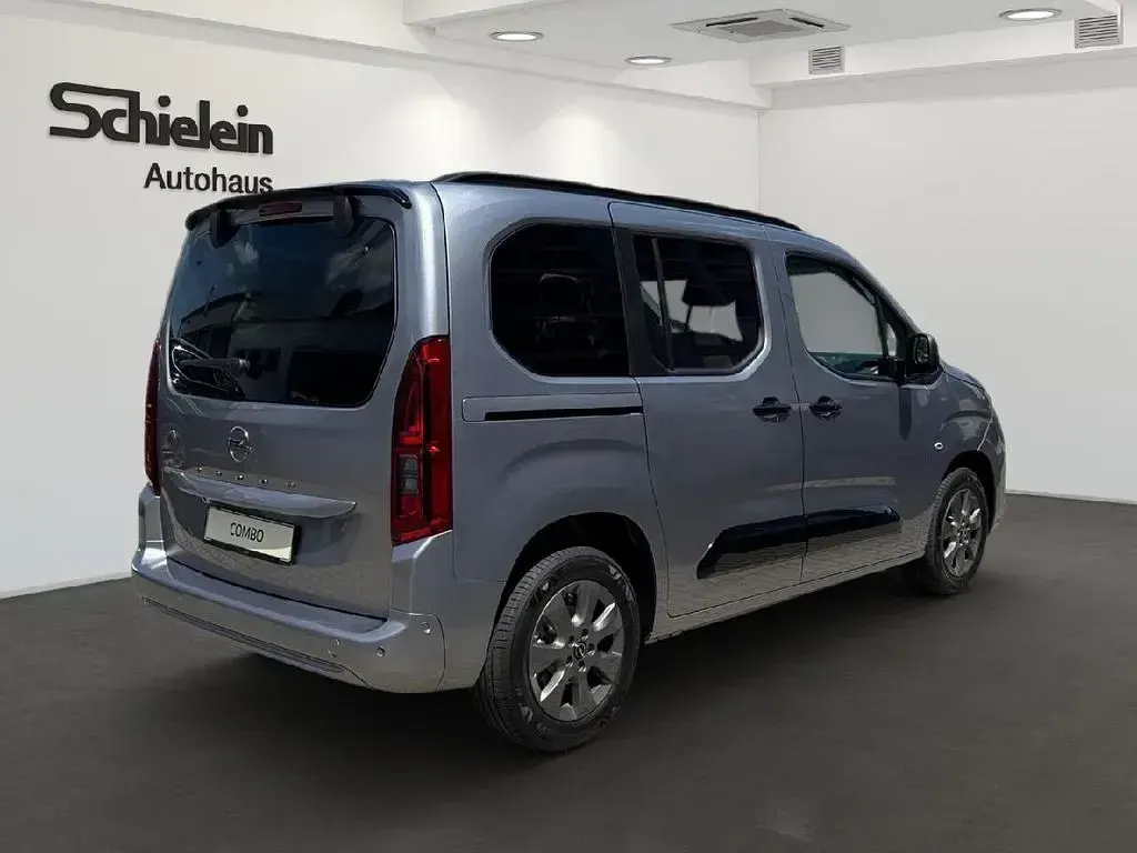 Neu Opel Combo Life 131 PS (96 kW) 2026 Grau Van / Kleinbus