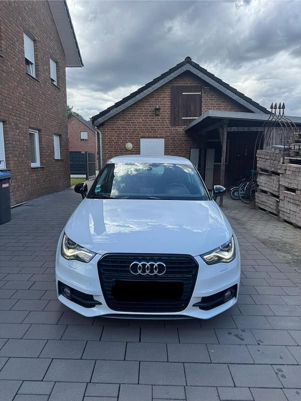 Weiß Gebraucht 2012 Audi A1 S-Line Limousine | 8.499 € (Fairer Preis) - Bild 1/4