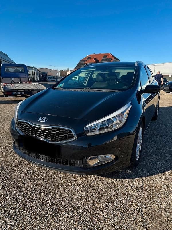 Gebraucht Kia Ceed 128 PS (94 kW) 2013 Schwarz Kleinwagen