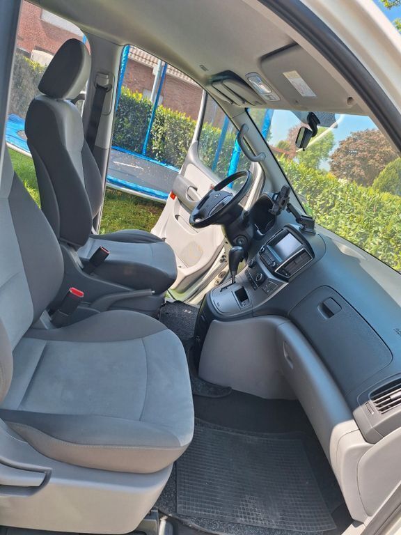 Weiß Gebraucht 2016 Hyundai H-1 Van / Kleinbus | 19.800 € (Fairer Preis) - Bild 1/4