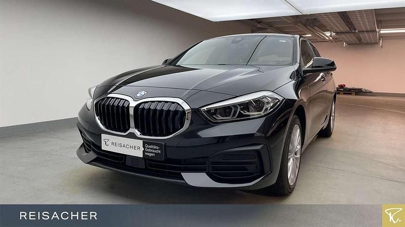 Saphirschwarz Gebraucht 2024 BMW 118 Advantage Kleinwagen | 28.749 € (Etwas zu teuer) - Bild 1/4