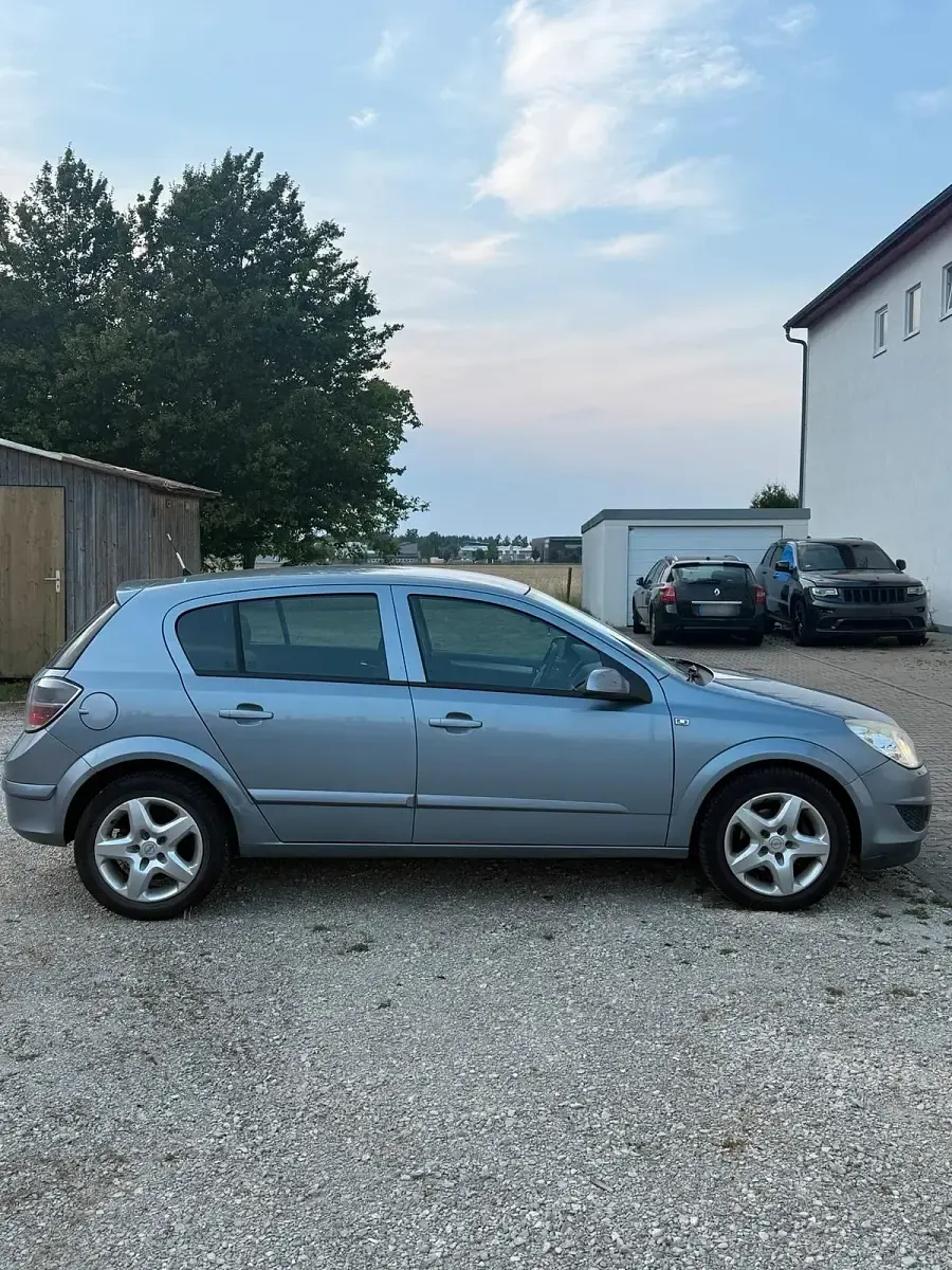 Gebraucht Opel Astra 110 PS (80 kW) 2007 Limousine