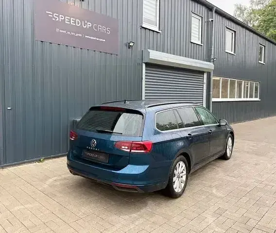 Second-hand VW Passat Business 150 CP (110 kW) 2024 Albastru Break