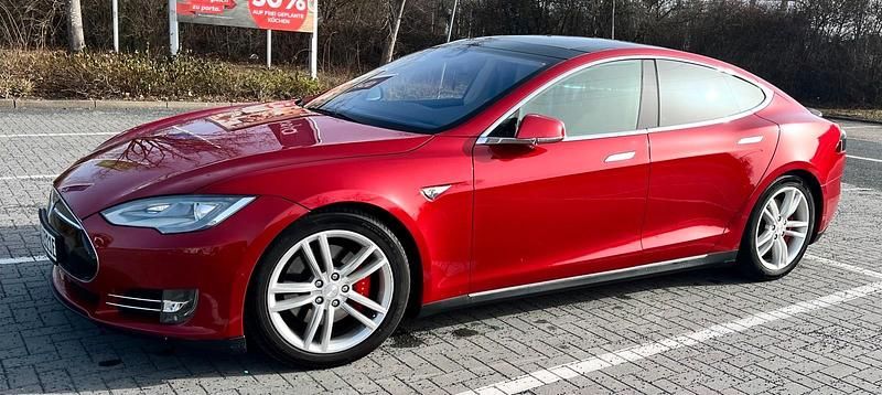 Gebraucht Tesla Model S 514 kW (700 PS) 2015 Rot Kleinwagen