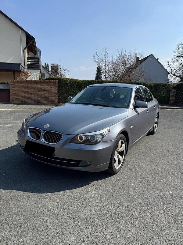 Gebraucht BMW 525 197 PS (144 kW) 2008 Grau Limousine
