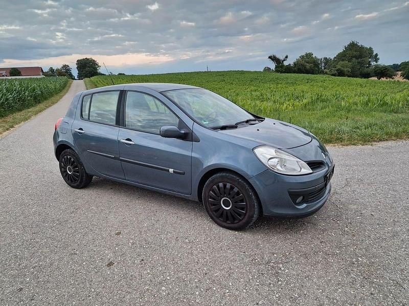 Blau Gebraucht 2006 Renault Clio III Privilege Limousine | 2.299 € (Fairer Preis) - Bild 1/4