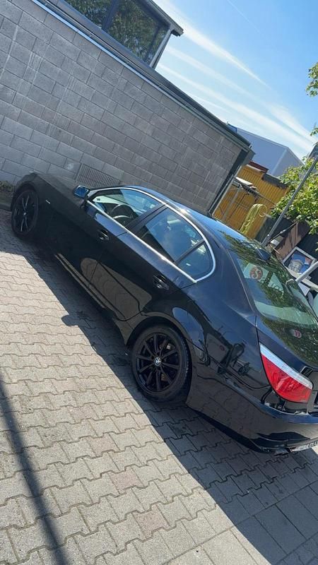 Second-hand BMW 523 190 CP (139 kW) 2008 Negru Berlinǎ