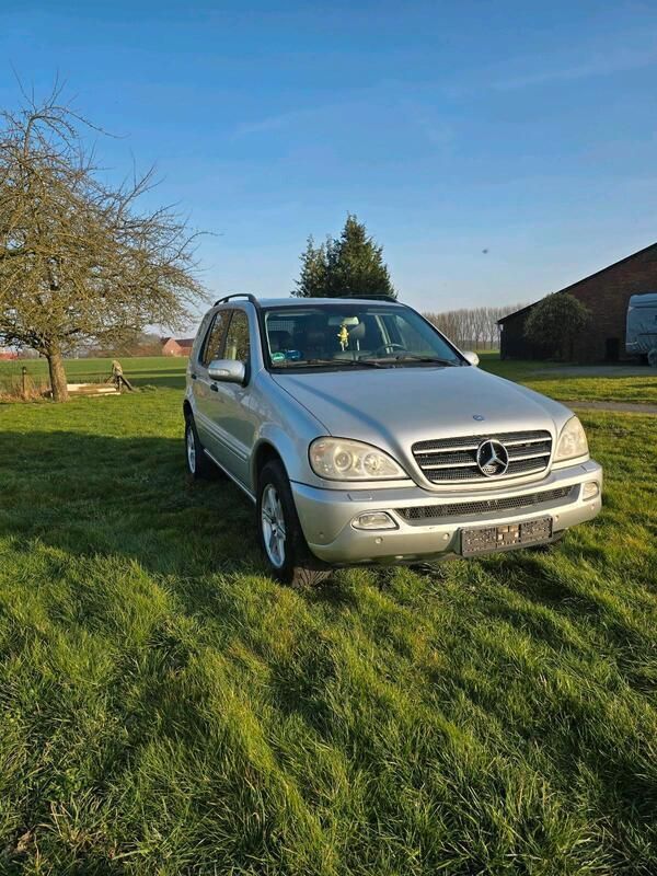 Silber Gebraucht 2002 Mercedes ML270 SUV | 4.999 € - Bild 1/4