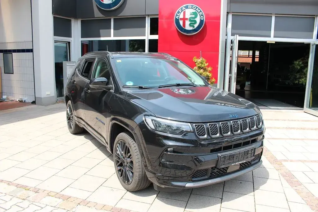 Gebraucht Jeep Compass 179 PS (131 kW) 2022 Black clear coat SUV