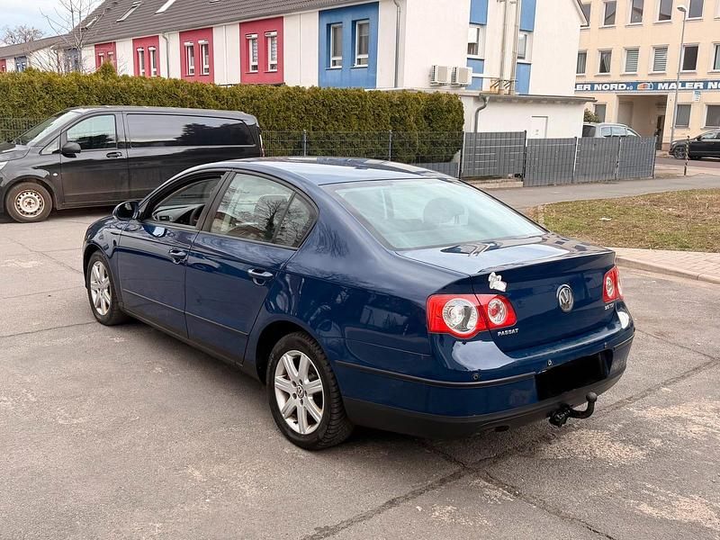 Gebraucht VW Passat 140 PS (102 kW) 2008 Blau Limousine