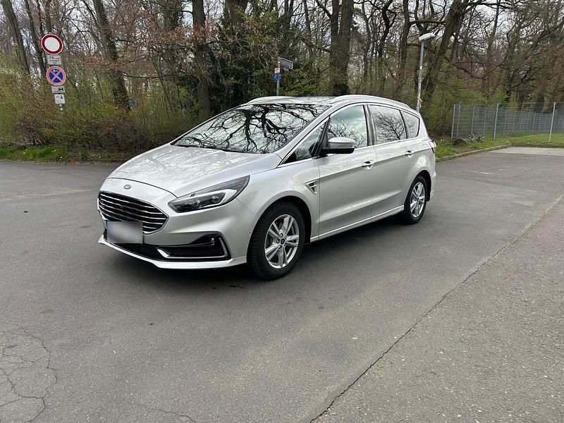Gebraucht Ford S-MAX Titanium 150 PS (110 kW) 2021 Grau Van / Kleinbus