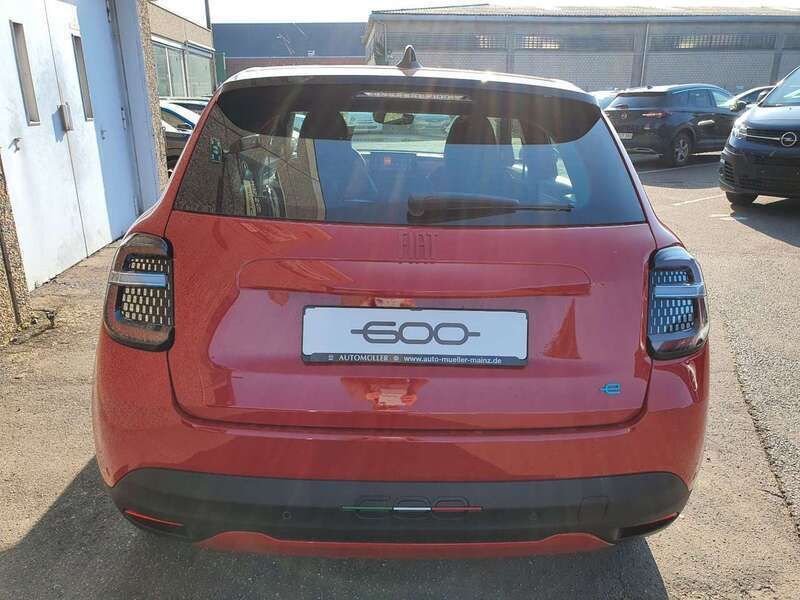 Gebraucht Fiat 600E Red 114 kW (156 PS) 2024 Rot SUV