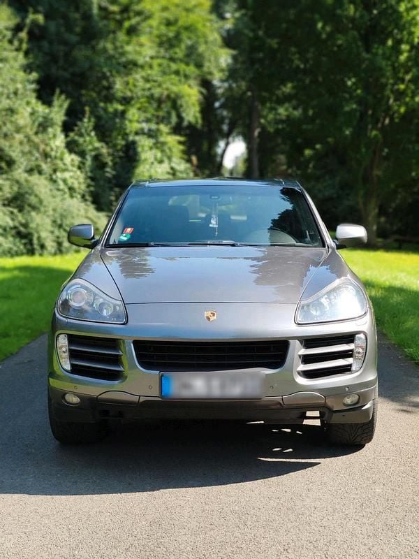 Grau Gebraucht 2010 Porsche Cayenne SUV | 12.000 € (Fairer Preis) - Bild 1/4